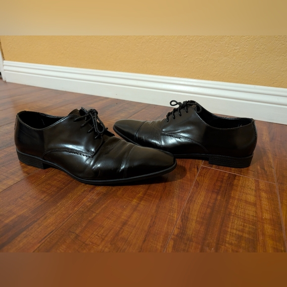 Shoes - Picture 3 of 7